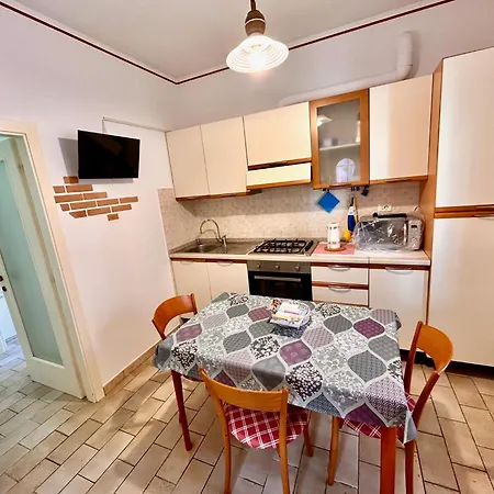 La Casa Di Angelo In Centro A Piano Terra Con Aria Condizionata Numana