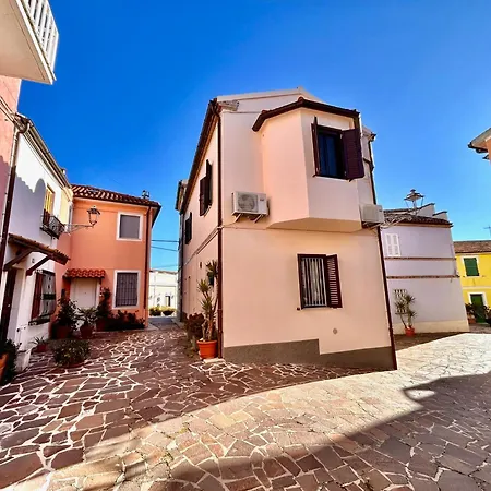 アパート La Casa Di Angelo In Centro A Piano Terra Con Aria Condizionata ヌマーナ